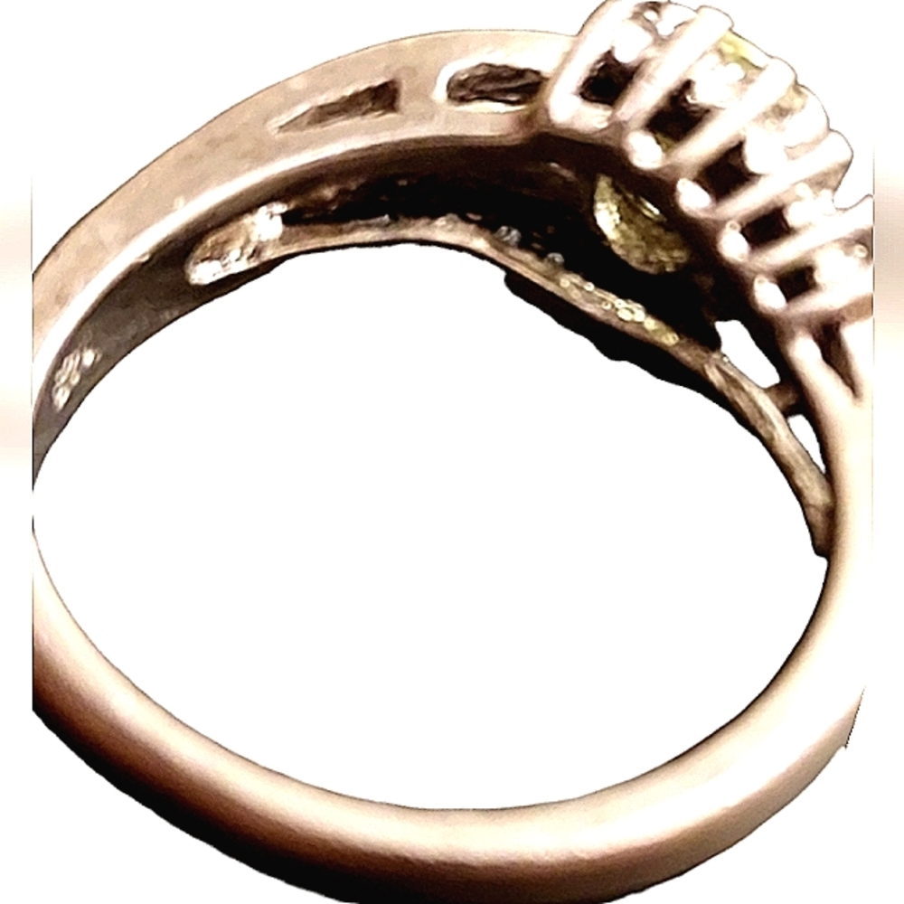 Real diamond & Peridot green birthstone ring - Picture 8 of 8